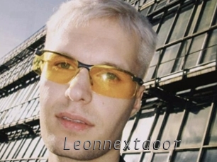 Leonnextdoor