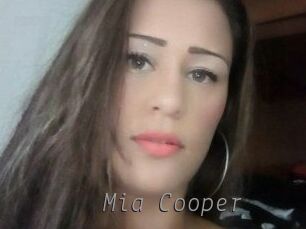 Mia_Cooper