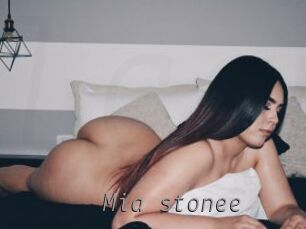 Mia_stonee