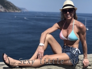 Sexy_little_milf